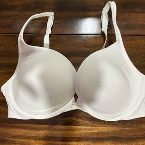 Cacique Cream Boost Plunge Bra 38B